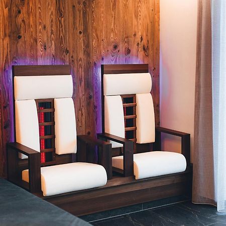 Burgstadl Aparthotel & Restaurant ラディス エクステリア 写真