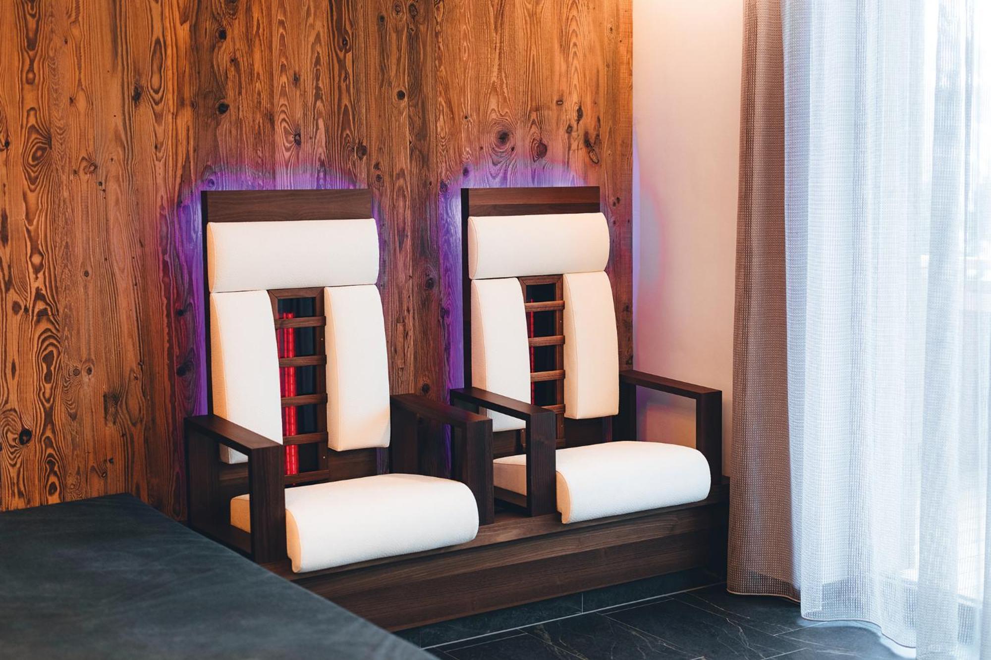 Burgstadl Aparthotel & Restaurant ラディス エクステリア 写真