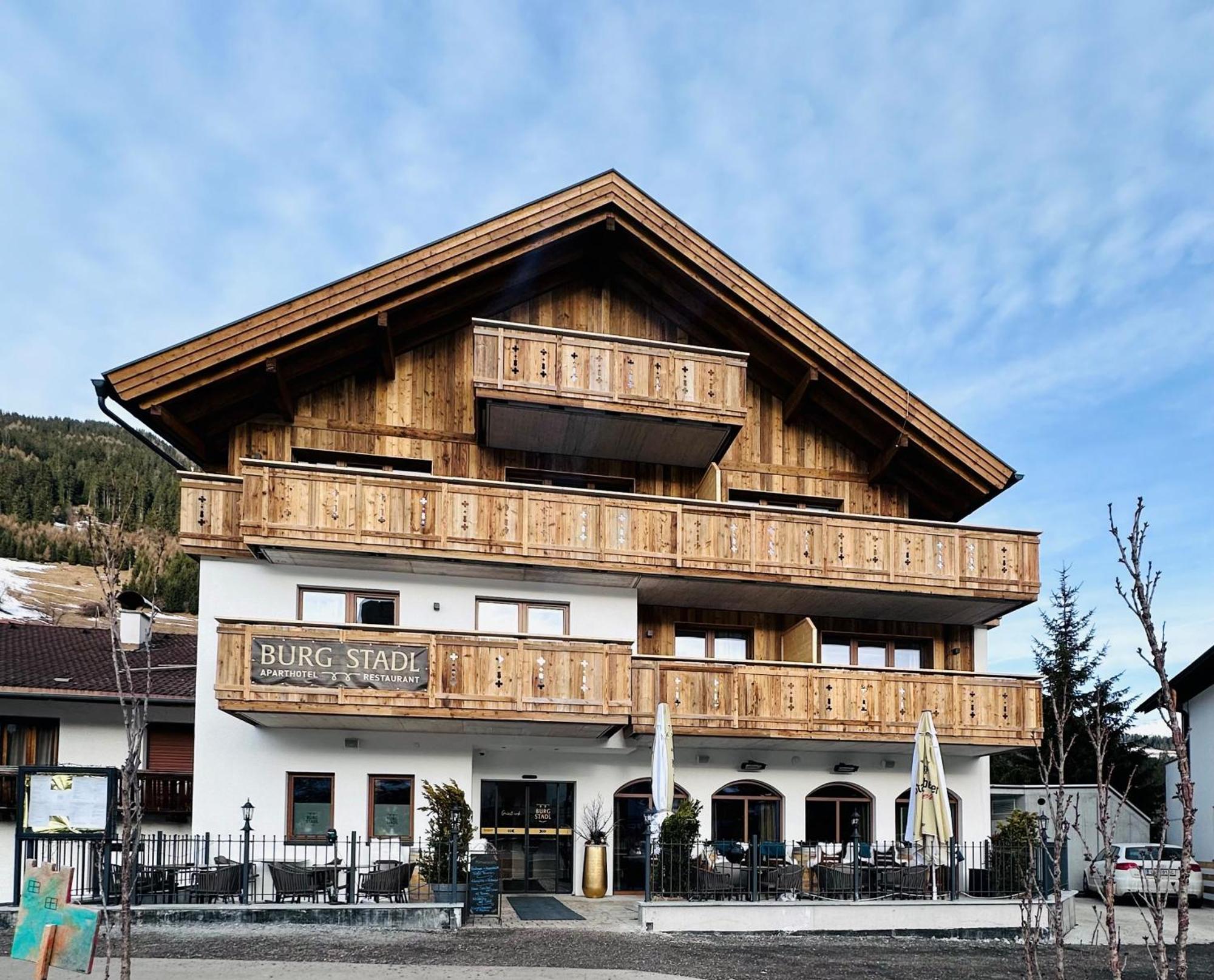 Burgstadl Aparthotel & Restaurant ラディス エクステリア 写真