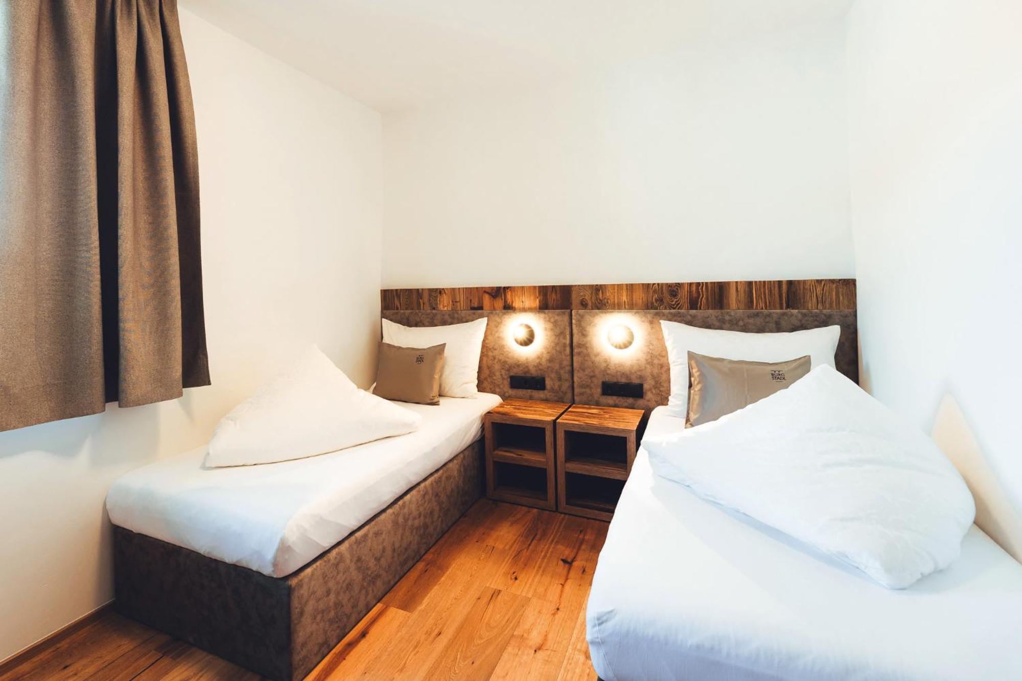 Burgstadl Aparthotel & Restaurant ラディス エクステリア 写真