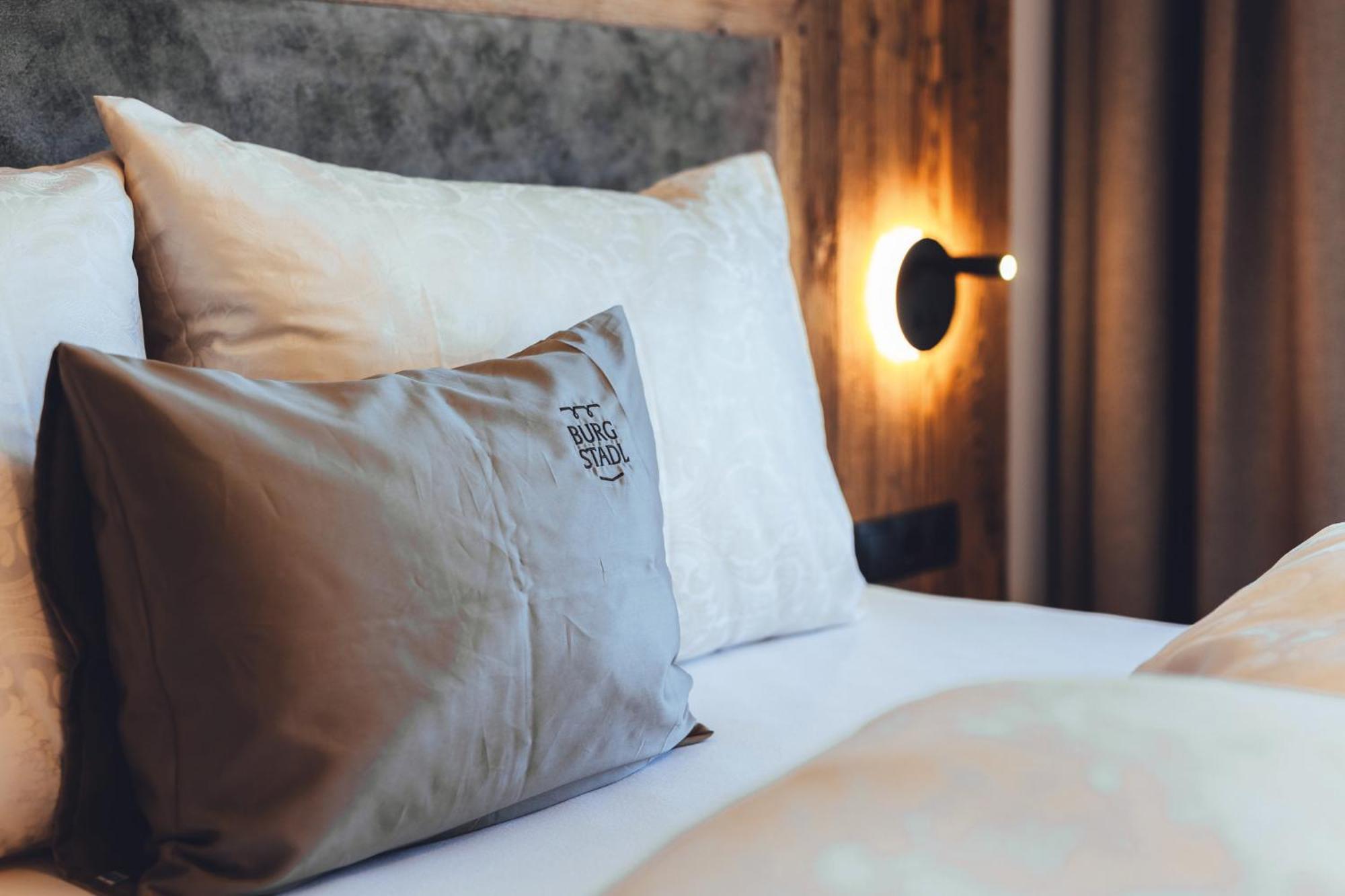 Burgstadl Aparthotel & Restaurant ラディス エクステリア 写真