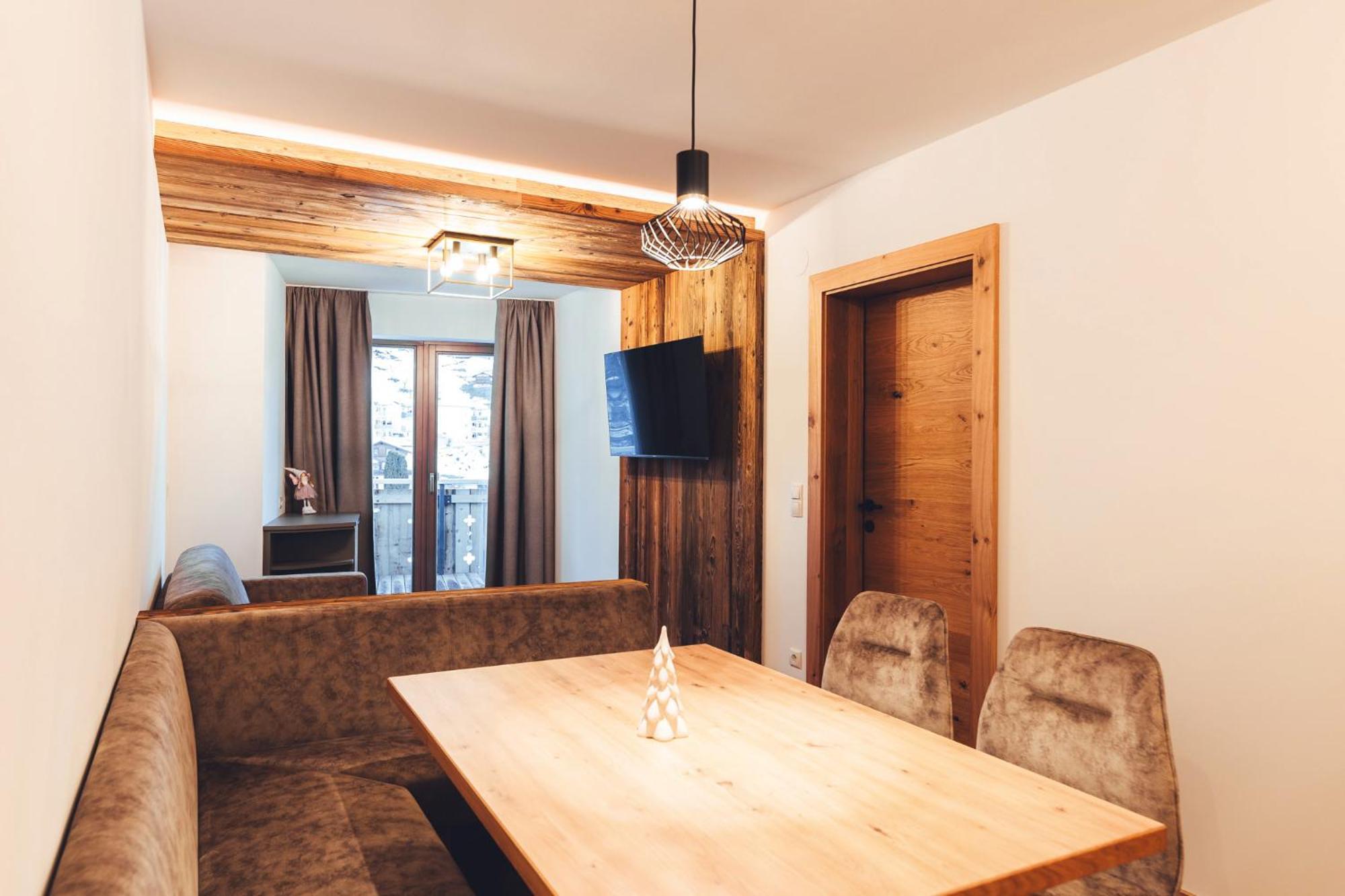 Burgstadl Aparthotel & Restaurant ラディス エクステリア 写真