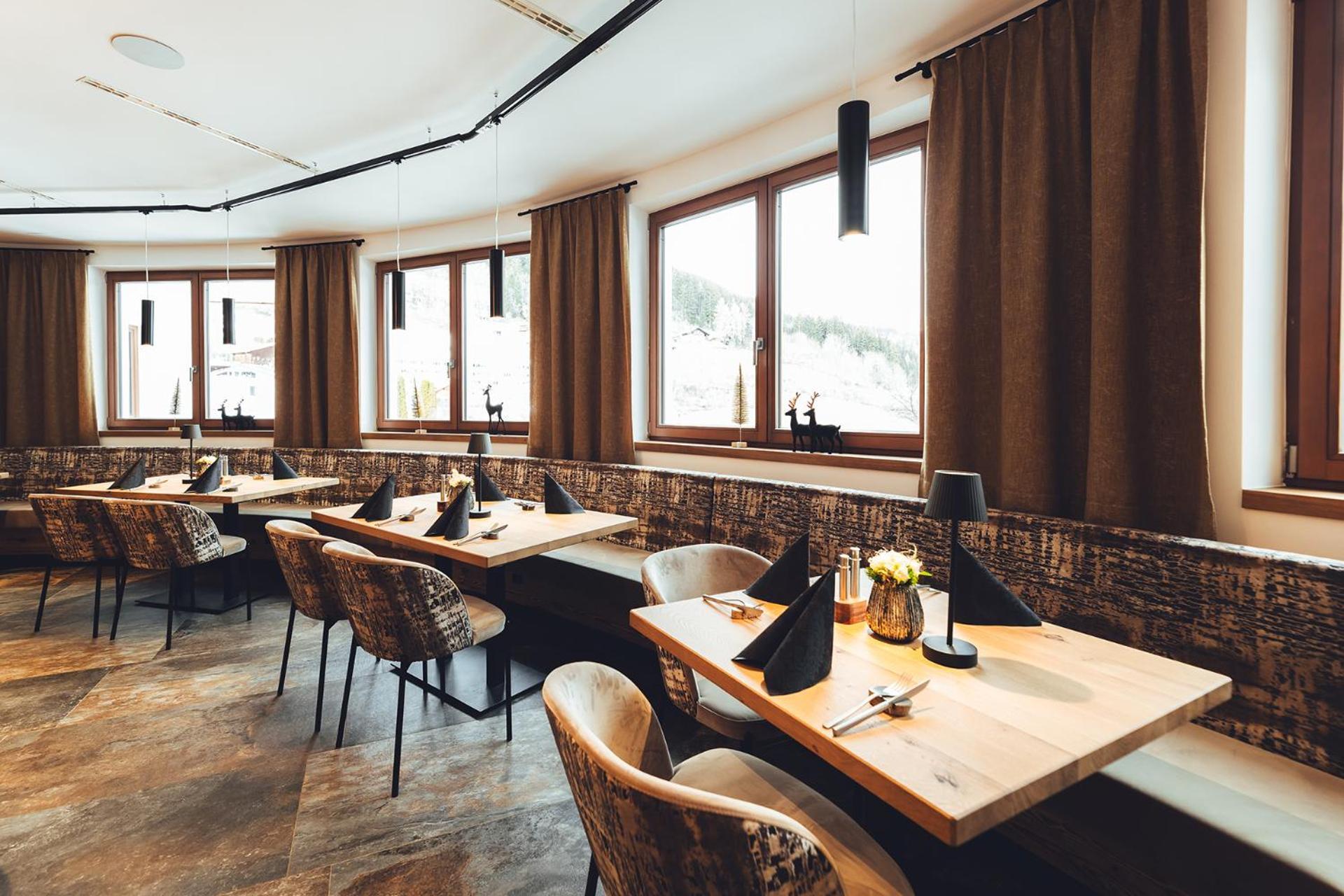 Burgstadl Aparthotel & Restaurant ラディス エクステリア 写真